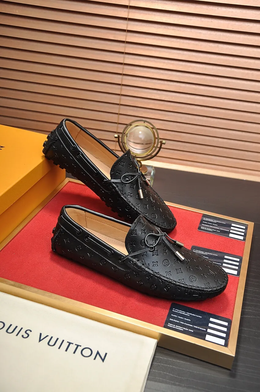 Men's men's shoes 💰420💶 [LV Doudou shoes] (water-dyed cowhide lining) new model is on the market, available on the official website. The new Doudou shoes are processed into single-color materials, and the uppers are made of imported horsehide leather. The body of the shoe is fully hemmed with mark thread, and is lined with imported original cowhide leather. The elegant shoe shape is super suitable for all-matching, and the size is 38-44.